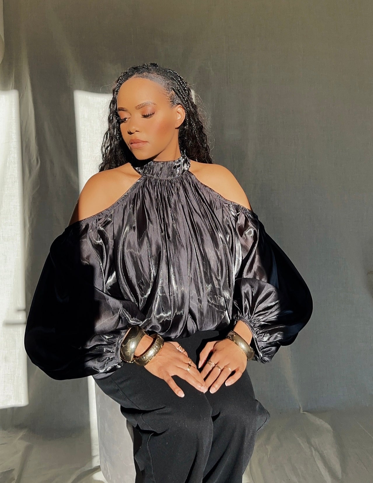 An Open Shoulders Blouse With Neck Scarf