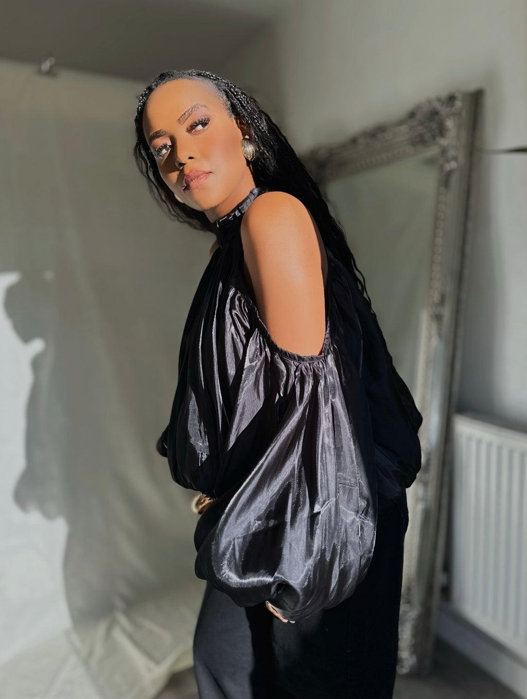 An Open Shoulders Blouse With Neck Scarf