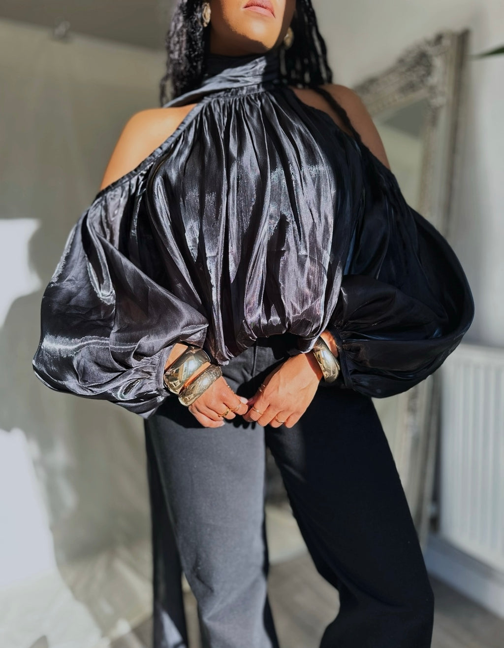 An Open Shoulders Blouse With Neck Scarf