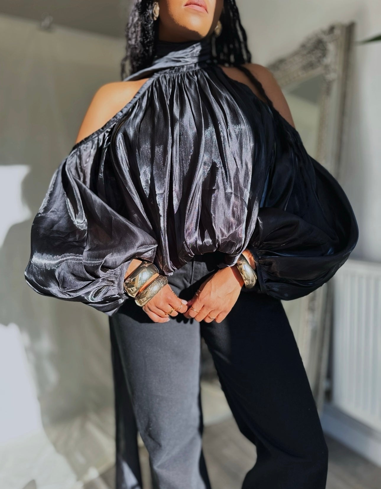 An Open Shoulders Blouse With Neck Scarf